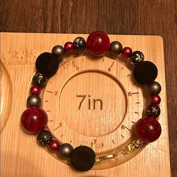 Elegant Beaded Bracelet with Gold Accents - Picture 9 of 9